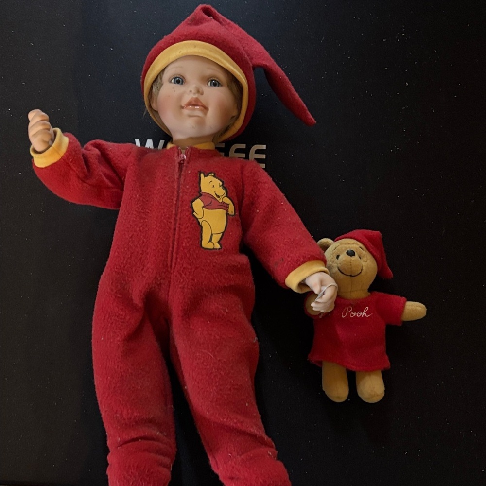 Vintage Ashton Drake “It’s Time for Bed Pooh”